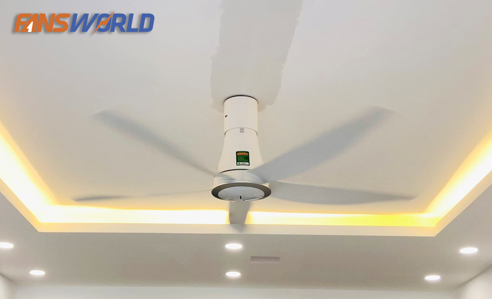 Thiết kế sang trọng và gọn nhẹ của quạt