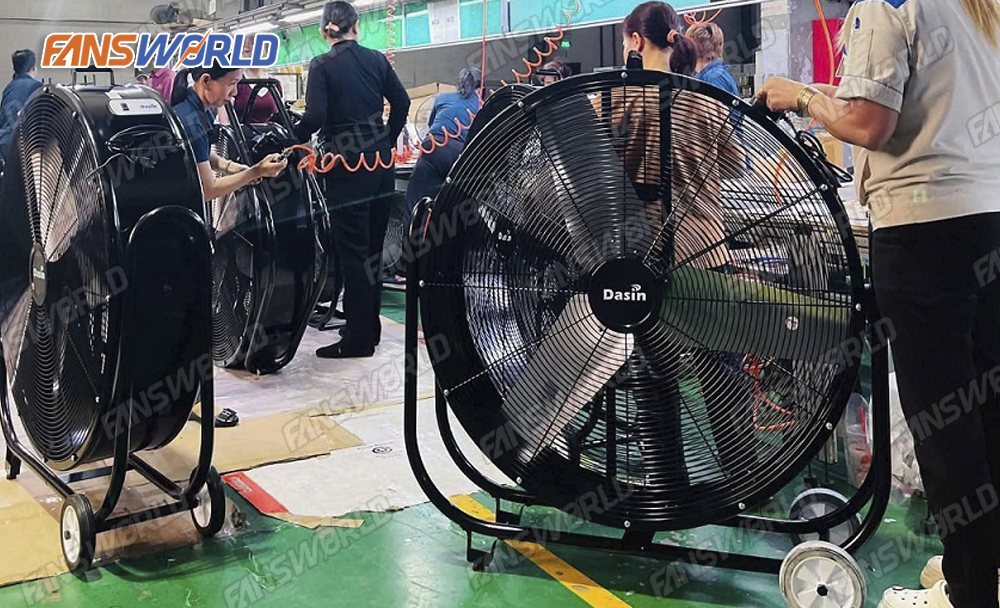 Quạt công nghiệp di động Dasin Tank 40100 đang được kiểm tra trước khi đưa ra thị trường